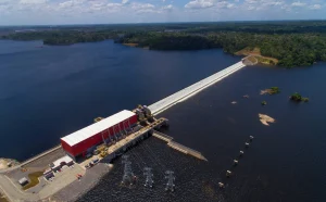 Selamento e reparo de fissuras em usina hidrelétrica de Porto Grande (AP)